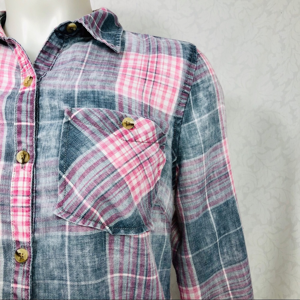 🌸 Maurice’s Distressed Soft Flannel 🌸